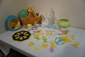 lot 40 image: Easter DeCor