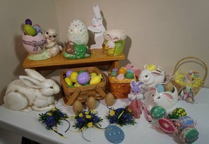 lot 42 image: Easter DeCor