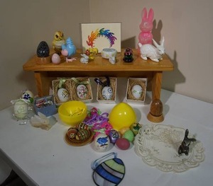 lot 44 image: Easter DeCor