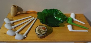 lot 65 image: Collectible Corn Cob and Porcelain Tobacco Pipes, Trinkets