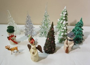 lot 68 image: Collectible Holiday DeCor