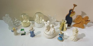lot 70 image: Collectible Holiday DeCorWater Globes, Angels