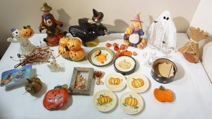 lot 71 image: Collectible Holiday DeCorFall, Halloween, Ghosts, Goblins