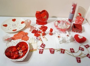 lot 78 image: Holiday DeCor Valentines Hearts Porcelain Glass Cupid Plate and More