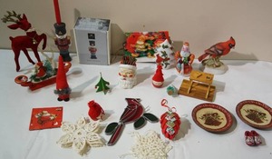 lot 81 image: Holiday DeCor Winter Christmas Tree Ornaments and More