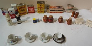 lot 85 image: Collectibles Vintage Kitchen...
