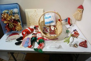 lot 93 image: Holiday DeCor Christmas Santa Elves Ribbon Bows...