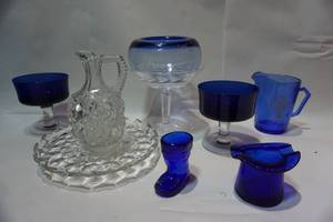 lot 127 image: Collectible Cobalt Blue Clear Crystal Glass Shoe Hat Ashtray Bowl Trinket
