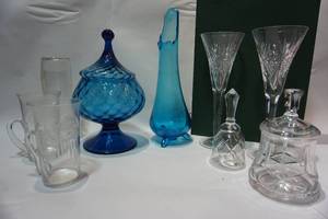lot 128 image: Collectible Cobalt Blue Crystal Clear Glass Footed Vase Pedestal Covered Candy Dish