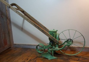 lot 4 image: Antique Hand Cultivator Seed Sower Garden Planter No.11 By The Standard Garden Tool Co. Montrose, Iowa...