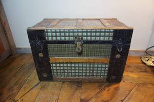 lot 12 image: Antique Original Box-Style Plaid Tin Trunk