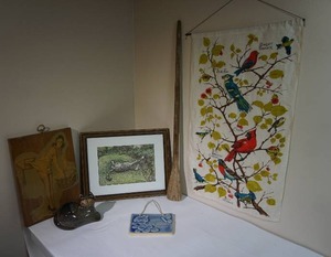 lot 30 image: Unique Wall Tabletop DeCor Cat Bird Themed, Wood Paddle Etc.