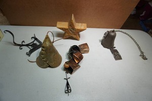 lot 146 image: Outdoor Indoor DeCor Wind Chimes and More
