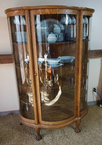 lot 154 image: Antique Quarter-Sawn Oak Bow Front Curved Glass Claw-Foot Curio China Cabinet