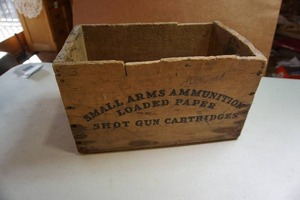 lot 164 image: Antique Ammo Wood Crate Box GAMBLES S & G Smokeless AMMUNITION PAPER SMALL ARMS LOADED SHOT GUN CARTRIDGES 500 16 GA.