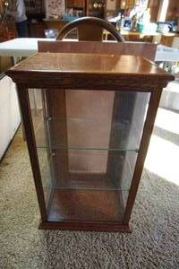 lot 165 image: Vintage Four-Sided Glass Curio Cabinet Hutch