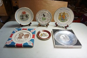 lot 178 image: Collectible Commemorative Wall DeCor Plate Vintage Prince of Wales and Lady Diana Spencer Wedding Plate wBox, Royal Wedding Souvenir Plate, Portrait Plate Z.S. & G Bavaria Antique Gold Gilt Roses