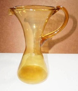 lot 188 image: Vintage MCM Beaker-Style Blenko() Yellow Amber Pitcher