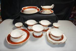 lot 172 image: Craftsman Dinnerware 18 Carat Gold Gilt Homer Laughlin USA