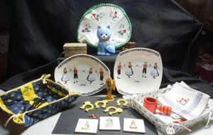 lot 211 image: Entertaining Table DeCor and Serving Accessories...