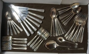 lot 214 image: Oneida Community Plate Stainless Steel Silverware Tudor Plate and Majestic Silver Plate