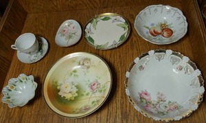 lot 264 image: Beautiful Hand-Painted Fine Porcelain Dishes