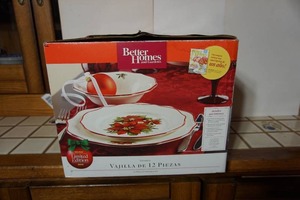 lot 271 image: Holiday Dinnerware Better Homes & Gardens Poinsettia12-Piece Dish Set