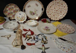 lot 282 image: Home DeCor Spring Floral Birds and More