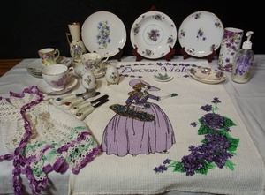 lot 283 image: Home DeCor Floral Lavender and More