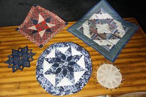 lot 297 image: Vintage Collectible Textile Table-to-Wall Art Quilting Tapestry