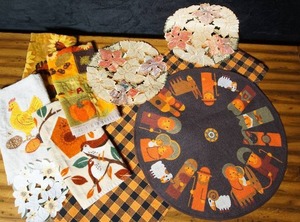 lot 298 image: Vintage Holiday Fall Thanksgiving Christmas Textile Table DeCor Art Towel Round Nativity Wool() Tapestry Etc.