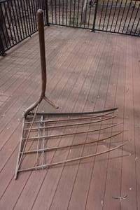lot 301 image: Antique Grain Cradle Scythe Primitive Farm Tool Hay Rake