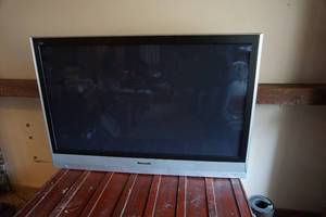 lot 302 image: 50-Inch Panasonic High Definition Plasma Television