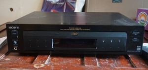 lot 111 image: Sony DVP-S7000() Audiophile DVDCD Player wPrinted Manual Remote Vintage Made in Japan