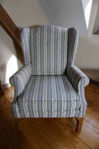 lot 306 image: Vintage Lane Upholstered Arm-Chair