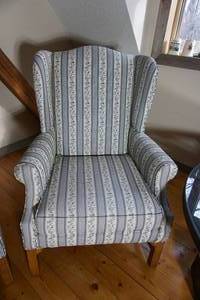 lot 307 image: Vintage Lane Upholstered Arm-Chair