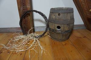 lot 311 image: Antique V. Blatz BR. CO. Milwaukee Beer Barrel Keg
