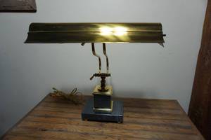 lot 317 image: Vintage Lighting Brass Marble Adjustable Desk Lamp