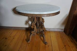lot 318 image: Antique Marble-Top Wheeled Accent Spoon-Carved Table with Removal Marble Top