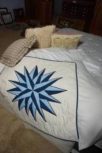 lot 374 image: Home Accents...Textile Wall Hanging Art Star Quilt, Accent Pillows