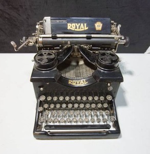 lot 382 image: Antique Accents...Royal Grand 1921 Antique Typewriter