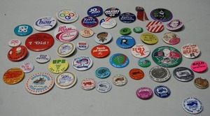 lot 404 image: Collectible Vintage Pin-Backs Buttons...