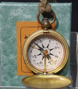 lot 406 image: Nautical Old Vintage Antique Classic Style Brass Pocket Compass U.S Navy