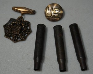 lot 410 image: Collectible U.S. Lettered Military WW11 Ranking Pin Gold MONOGRAM COLLAR DISK Etc.