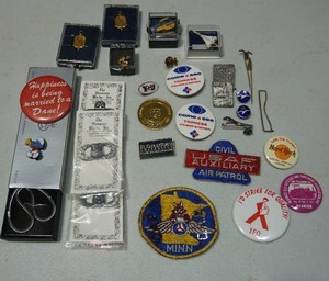 lot 415 image: Collectible Memorabilia Flight Navy Minnesota Airplanes Jet Advertising Badges, Patches, Push-Pins Etc.