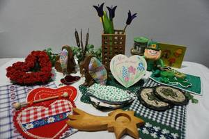 lot 438 image: Holiday DeCorSt. Patricks Valentines Spring Etc