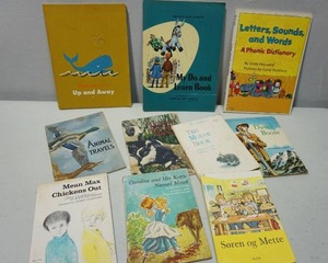 lot 450 image: BooksVintage Childrens Learning Guide Up and Away Animals Daniel Boone etc.