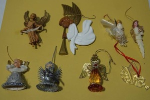 lot 461 image: Collectible Vintage Angel Ornaments