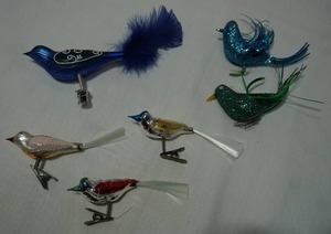 lot 462 image: Collectible Vintage Bird Ornaments Glass Etc.