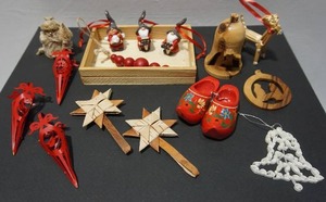 lot 464 image: Collectible Vintage Holiday Ornaments HollandSwedenDenmark